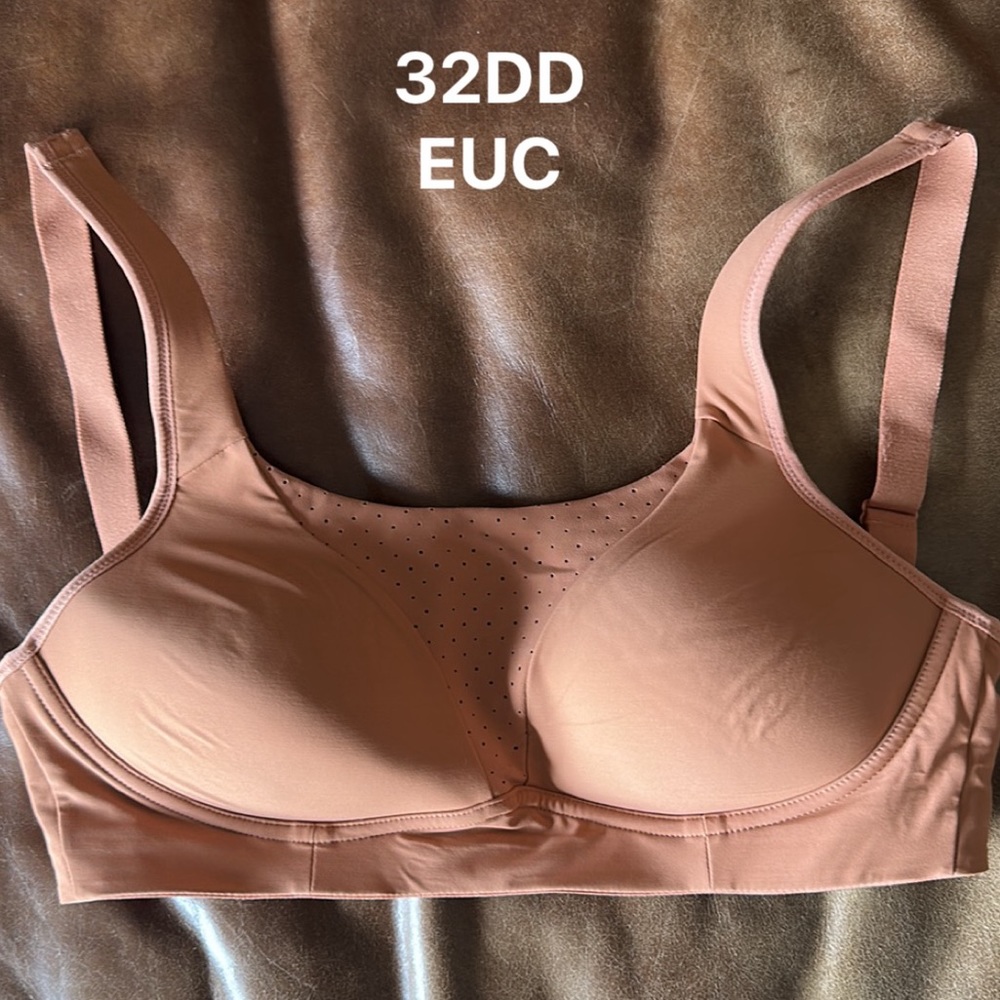 Lululemon bra with sewn in cups 32DD